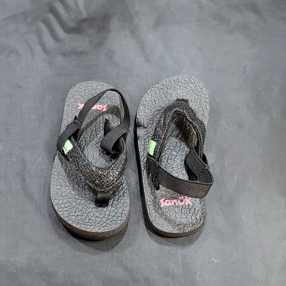 SANUK GIRL YOGA GLITTER STRAP SANDAL - Picture 4 of 13
